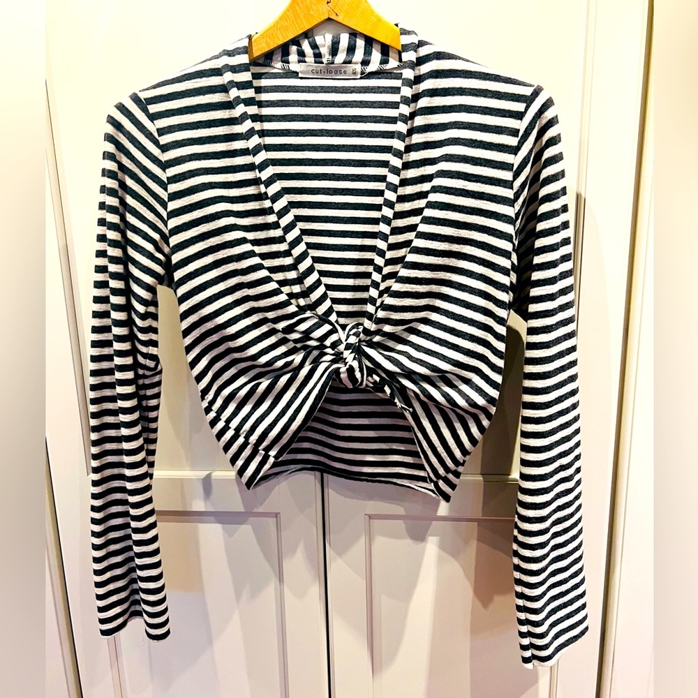 Cut Loose XS top, grey and white, cropped fit